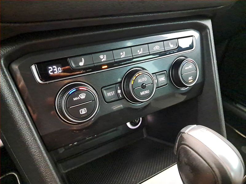 Volkswagen Tiguan (2016) R-Line 2.0 TDI, 4X4, Automat - fotka 21 z 24