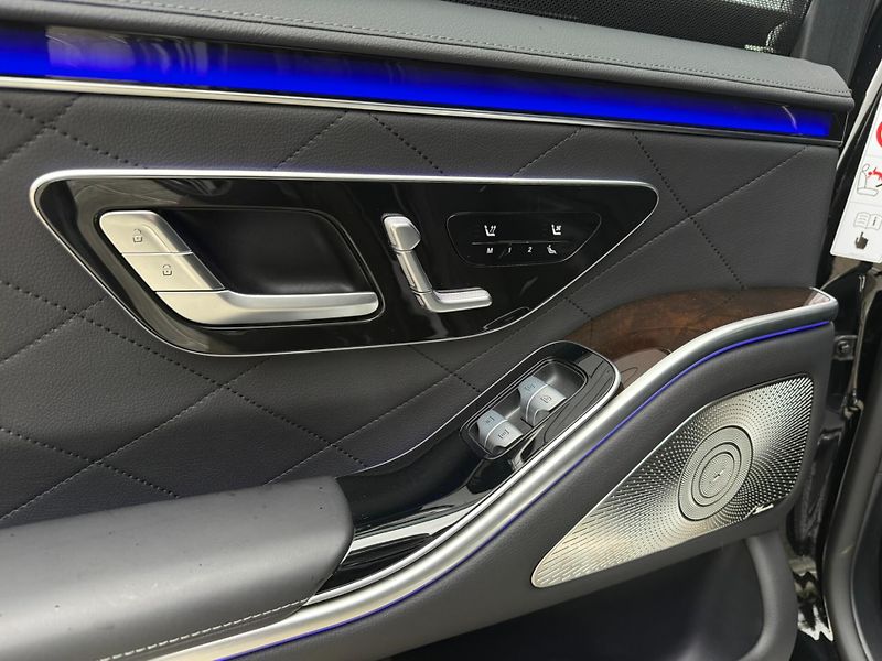 Mercedes-Benz Třídy S (2025) S 350D 4MATIC L - fotka 23 z 32