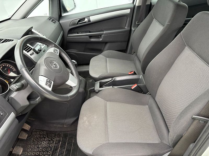 Opel Zafira 1.6, 110kW, 7Míst, CNG+BENZÍN - fotka 6 z 25