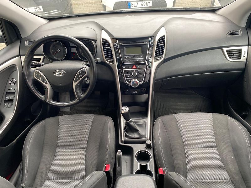 Hyundai i30 1.6-NÍZKÉ KM-1.maj-facelift - fotka 3 z 18