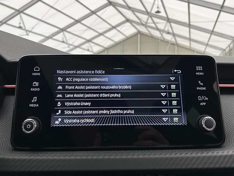 Škoda Kamiq 1.5 TSI Monte Carlo - fotka 9 z 29