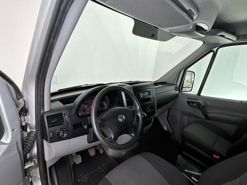 Volkswagen Crafter Skříň skříňový vůz  2,0 TDI - fotka 5 z 24