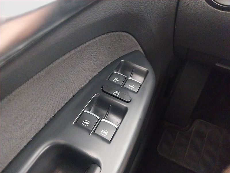 Volkswagen Touran (2012) 1.6 TDI, Tempomat - fotka 17 z 21