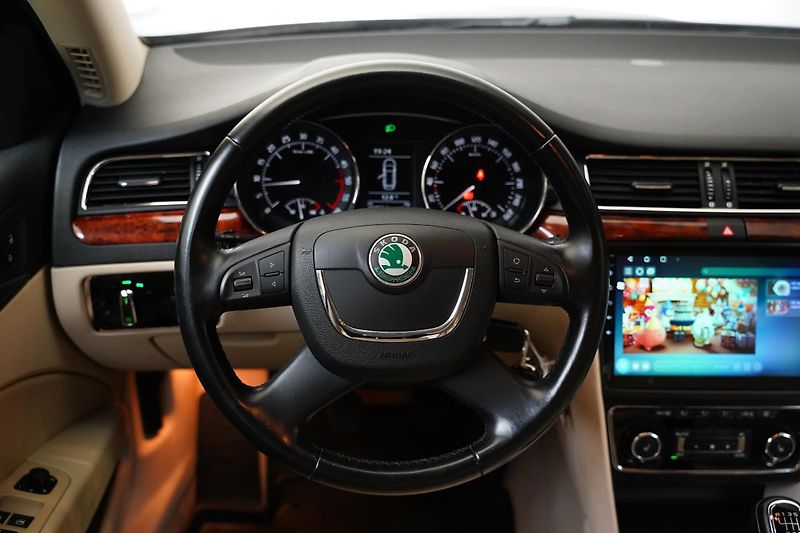 Škoda Superb - fotka 18 z 28