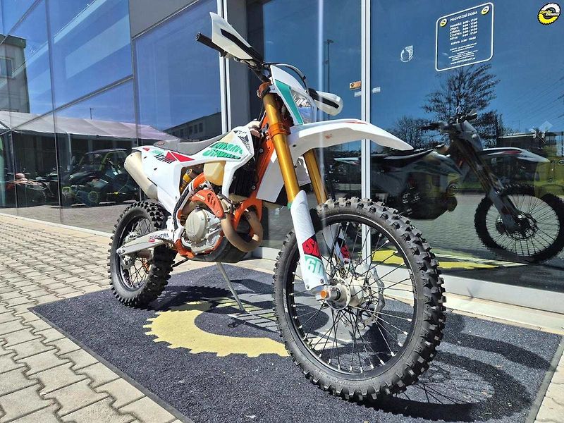 KTM (2021) 450 EXC-F SIX DAYS - fotka 2 z 22