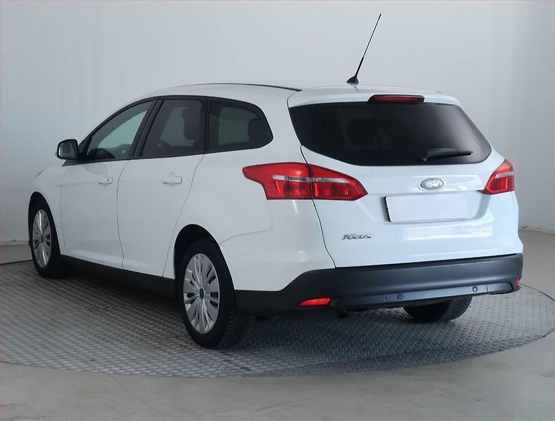 Ford Focus (2015) 1.5 TDCi, Navi, Tempomat - fotka 4 z 16