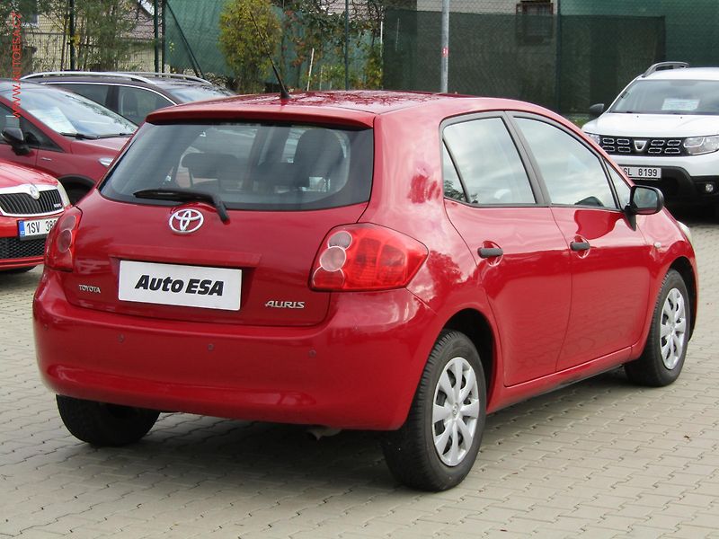 Toyota Auris (2009) 1.3 VVT-i, ČR, AC, STK8/27 - fotka 4 z 14