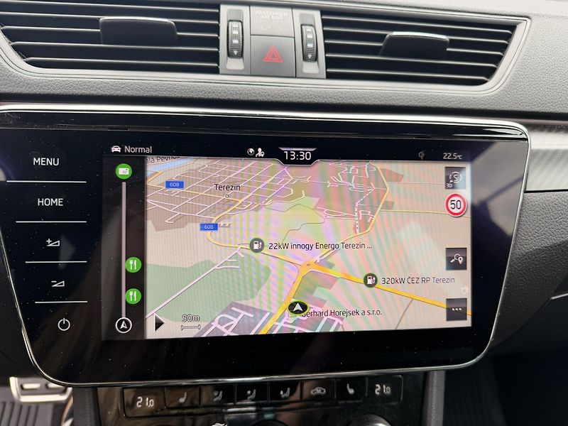 Škoda Superb COMBI 2,0 TDI 4x4 SPORTLINE - fotka 11 z 14