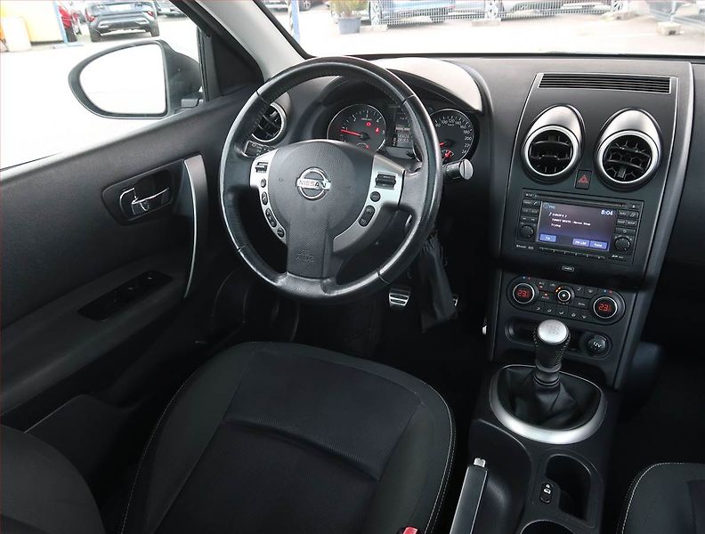 Nissan Qashqai (2013) 1.6 dCi, Serv.kniha, Navi - fotka 7 z 19