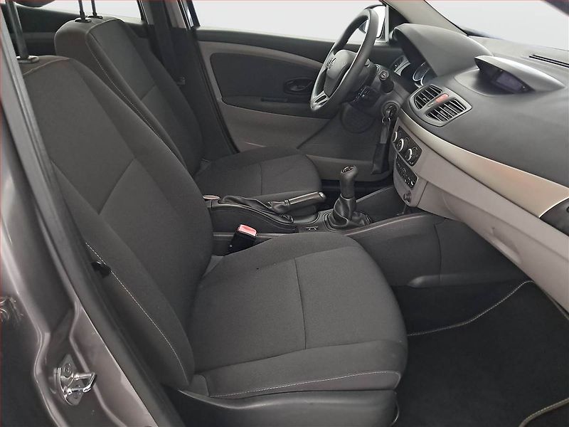 Renault Mégane (2011) 1.6 16V, Tempomat - fotka 9 z 17