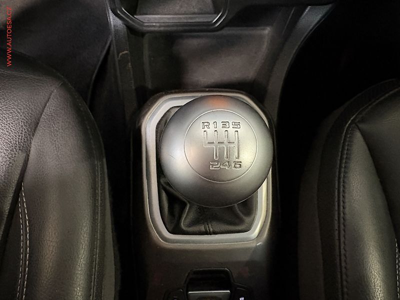 Jeep Renegade (2018) 1.0 T-GDi, Limited, navi - fotka 18 z 18