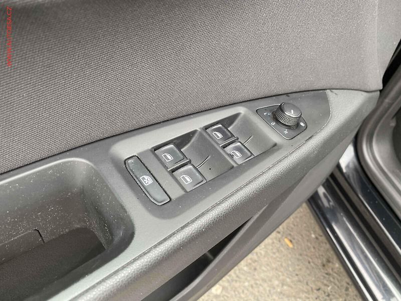 Seat Leon (2015) 1.2 TSi, ČR, Style, LED - fotka 13 z 16