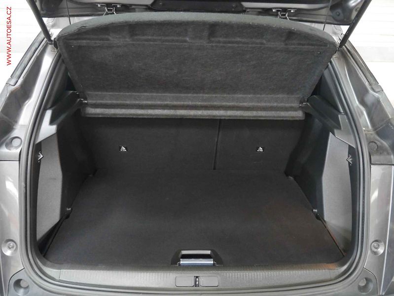 Peugeot 2008 (2021) 1.2 PT, 2.maj,ČR, servis - fotka 7 z 18