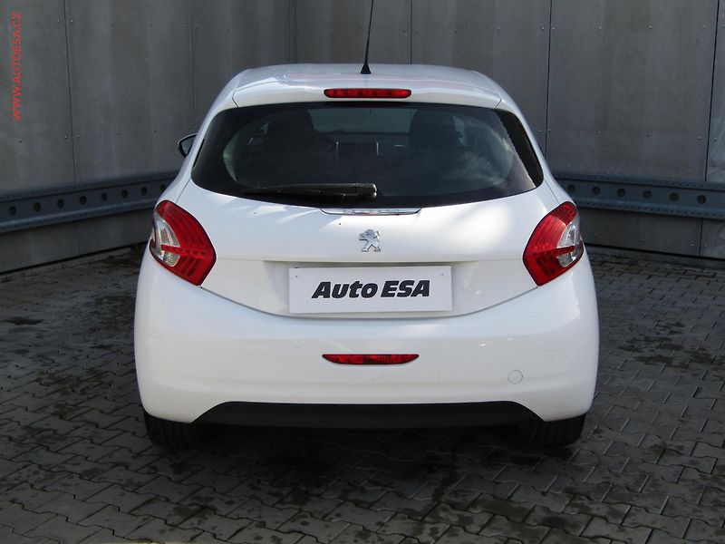Peugeot 208 (2012) 1.2 VTi, AC, temp - fotka 5 z 17