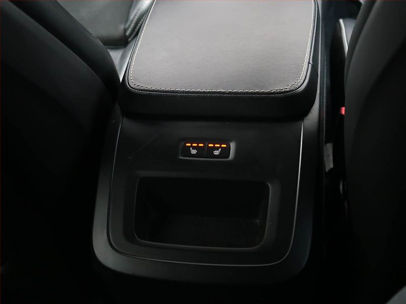 Volvo XC90 (2019) D5 AWD - fotka 28 z 31