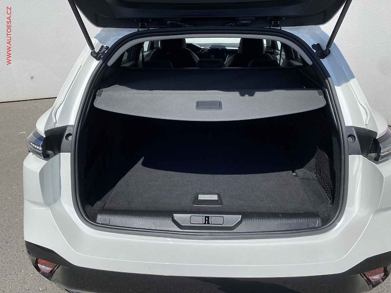 Peugeot 308 (2022) 1.5 HDi, Allure, LED, navi - fotka 7 z 18