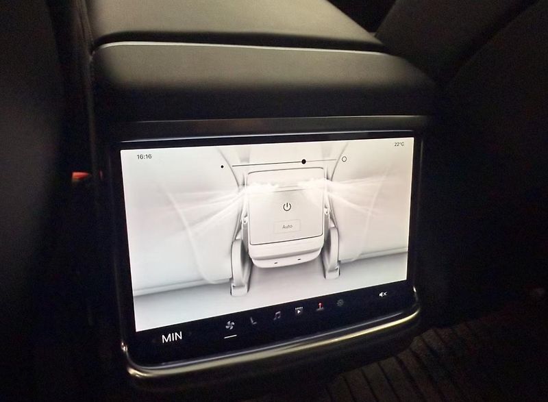 Tesla Model S LR AWD Vzduch Yoke Pano Kamera - fotka 24 z 33