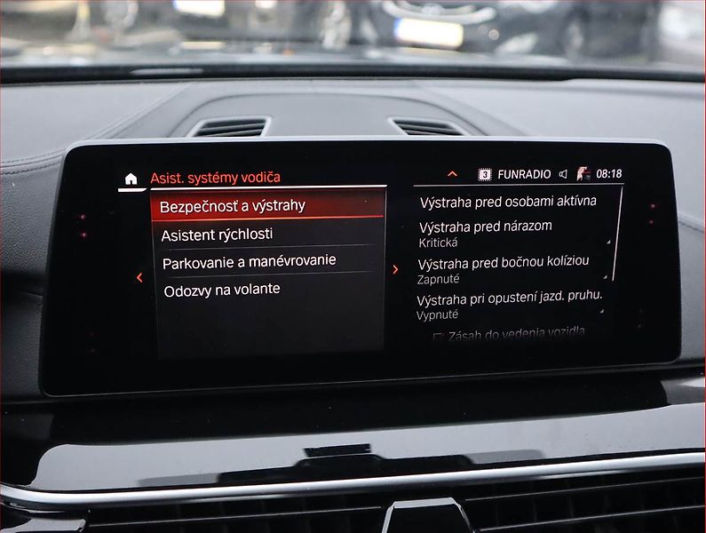 BMW Řada 5 (2019) Luxury Line 530d xDrive - fotka 21 z 24