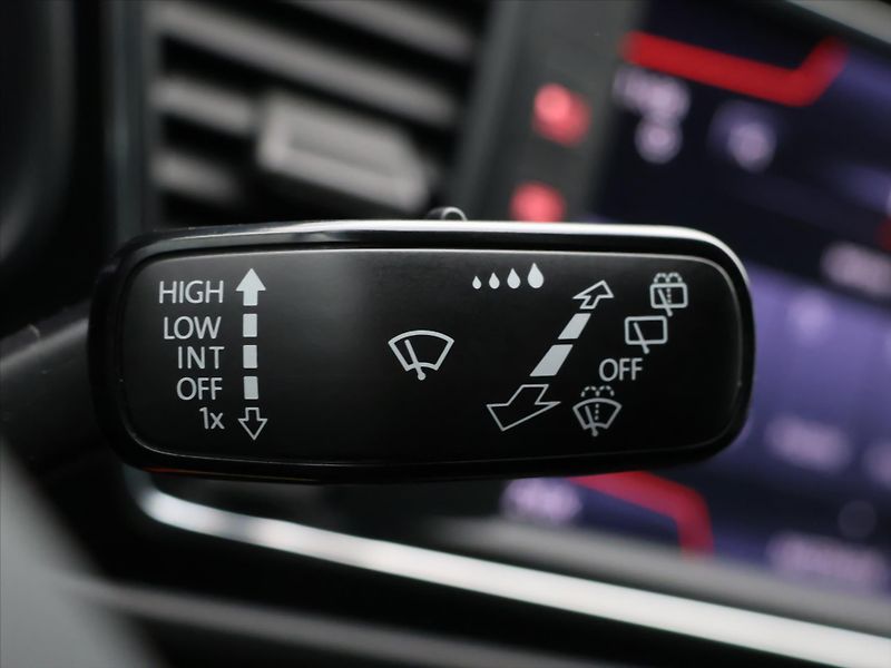Seat Leon 1,4 TSI FR LED Kůže CZ - fotka 16 z 28