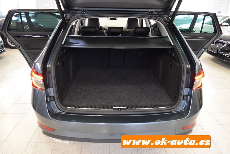 Škoda Superb 1.4 TSI iV LAURIN & KLEMENT  - fotka 22 z 77