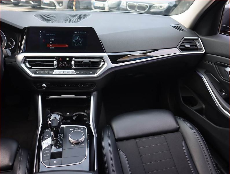 BMW Řada 3 (2019) 320 d xDrive - fotka 8 z 21