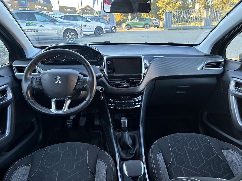 Peugeot 2008 1,2-60kW,KLIMA,ČR    - fotka 11 z 23