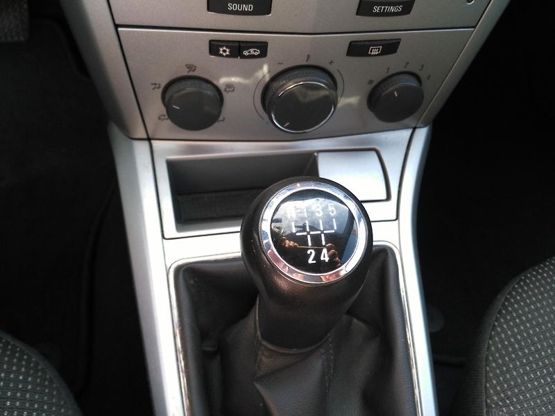Opel Astra 1,6i /85 kW/ - fotka 17 z 28