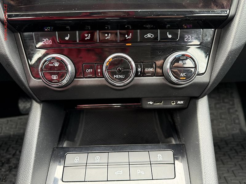 Škoda Octavia (2017) 1.8TSi 4x4, 2.maj,ČR, Style - fotka 17 z 19