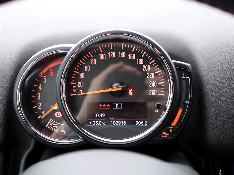 Mini Countryman 2,0 SD 140kW ALL4 Aut. LED - fotka 19 z 35