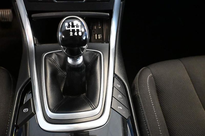 Ford S-MAX (2016) 2.0 132 KW Titanium LED Tažné - fotka 19 z 31