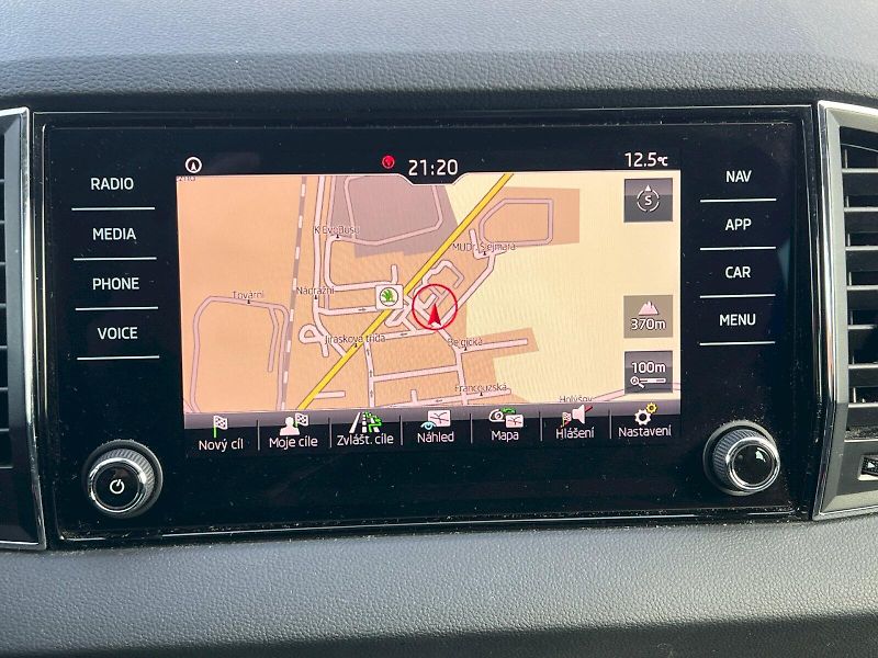 Škoda Karoq (2019) Style Plus 1.5TSi 110kW 7°DSG - fotka 24 z 31