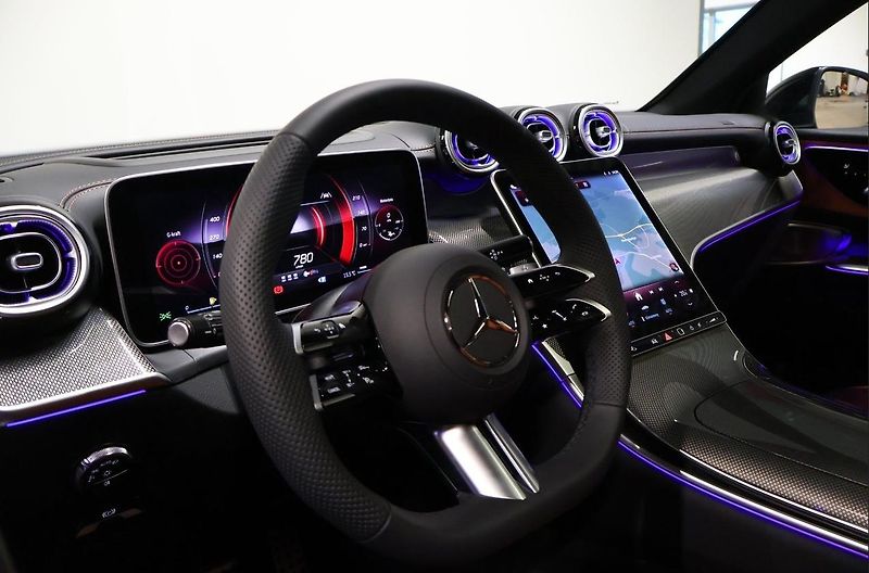 Mercedes-Benz GLC 300 Coupé 4MATIC AMG Pano HuD - fotka 11 z 28