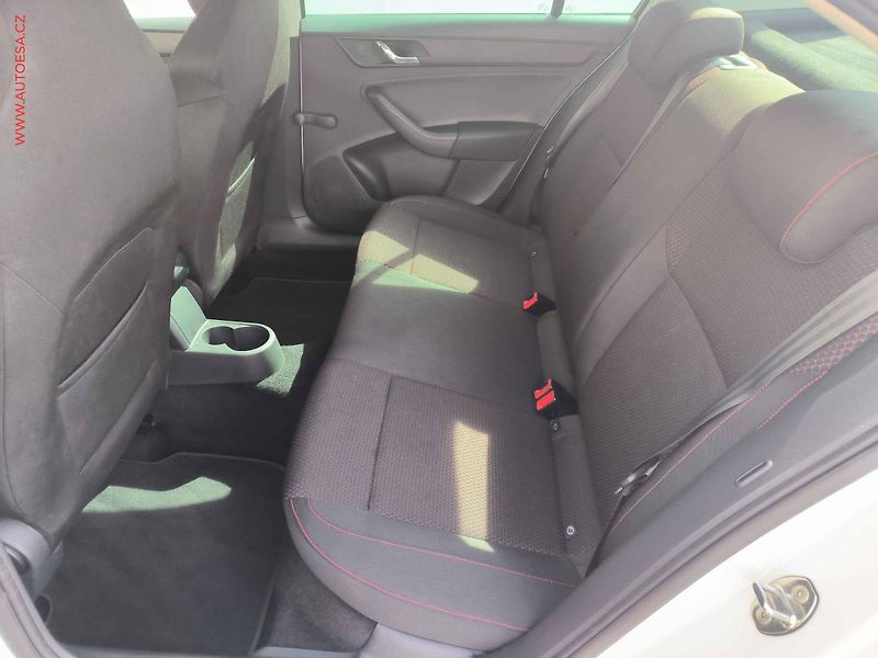 Škoda Rapid (2013) 1.2 TSi, Sport, xenon, TZ - fotka 10 z 16