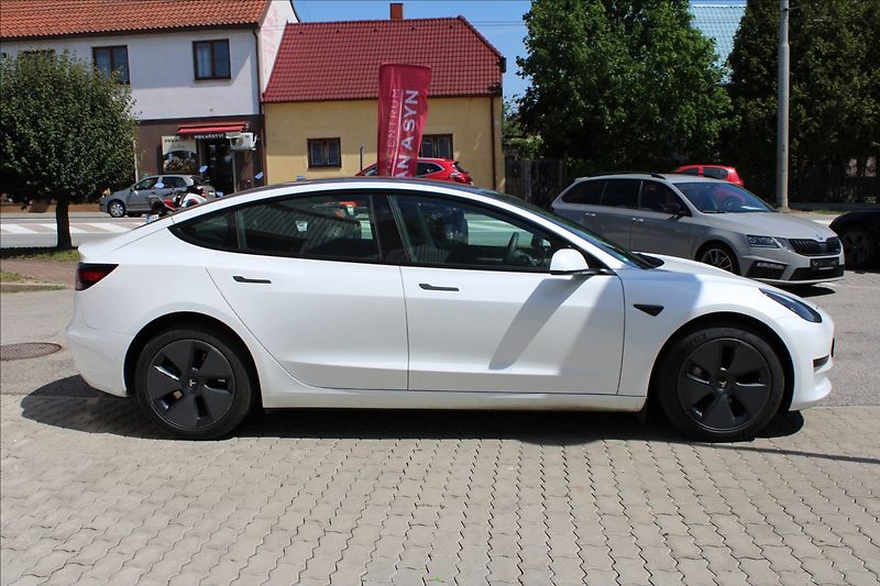 Tesla Model 3 0,0 Standard Plus - fotka 3 z 10