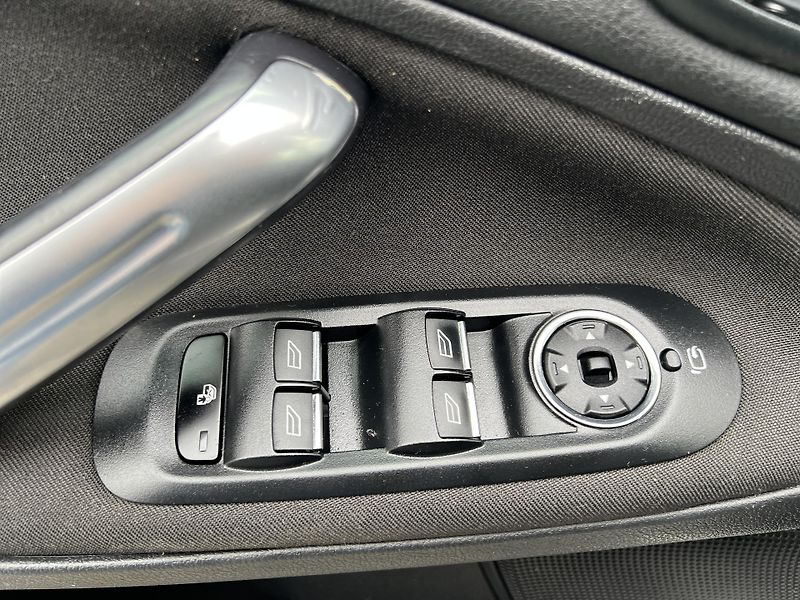 Ford S-MAX 2.0TDCi 7MÍST TAŽNÉ KLIMA ALU - fotka 12 z 46