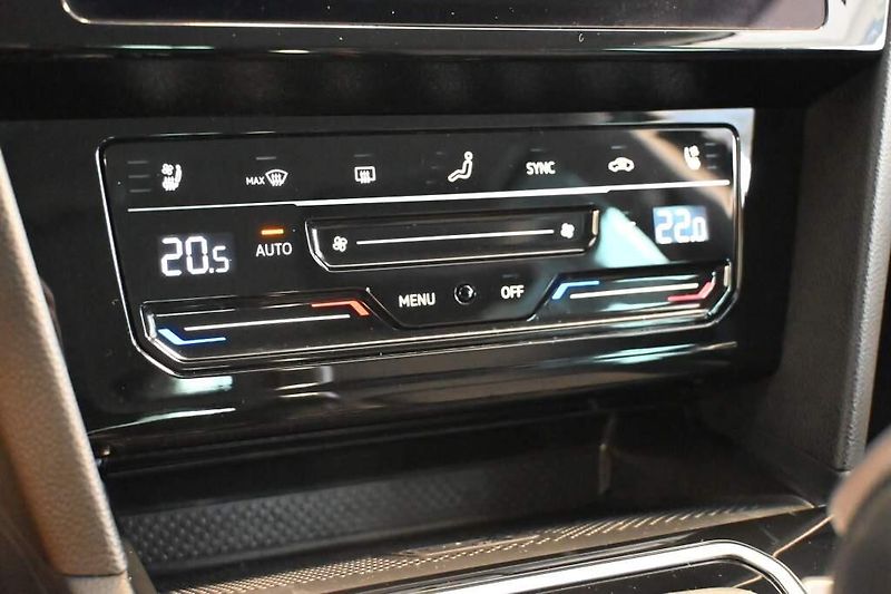 Volkswagen Passat (2023) 2.0 ELEGANCE LED MATRIX DSG AC - fotka 16 z 32