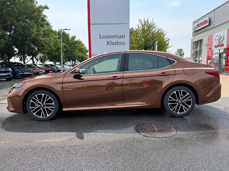 Toyota Camry 2.5 HEV Executive - fotka 3 z 5