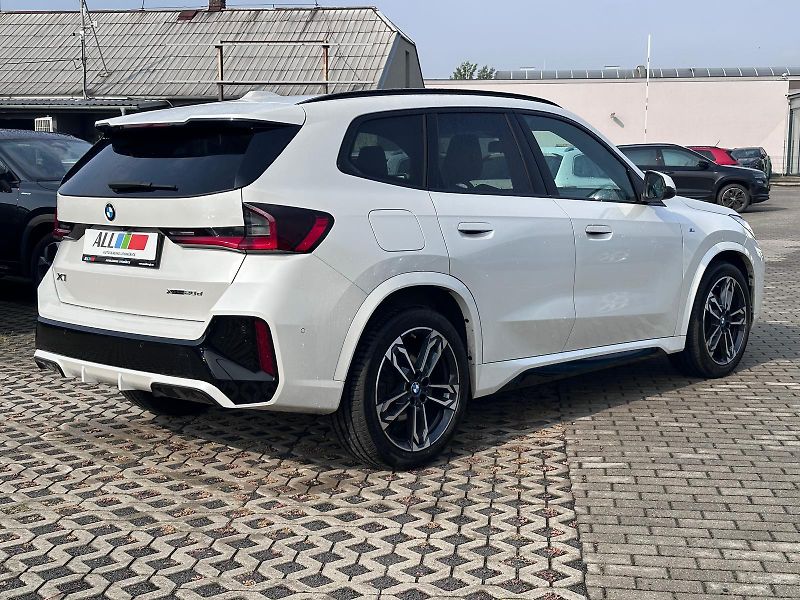 BMW X1 20D xDrive  - fotka 2 z 17