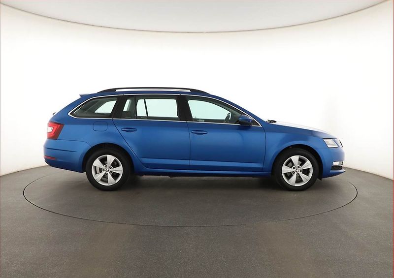 Škoda Octavia (2018) 1.6 TDI, Serv.kniha, Tempomat - fotka 6 z 13