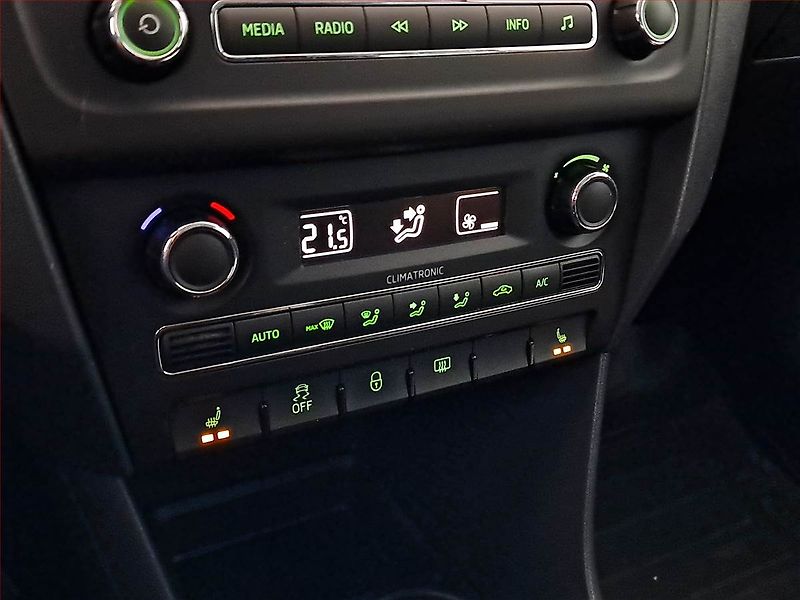 Škoda Rapid (2014) Spaceback 1.2 TSI, ČR,1.maj - fotka 15 z 15