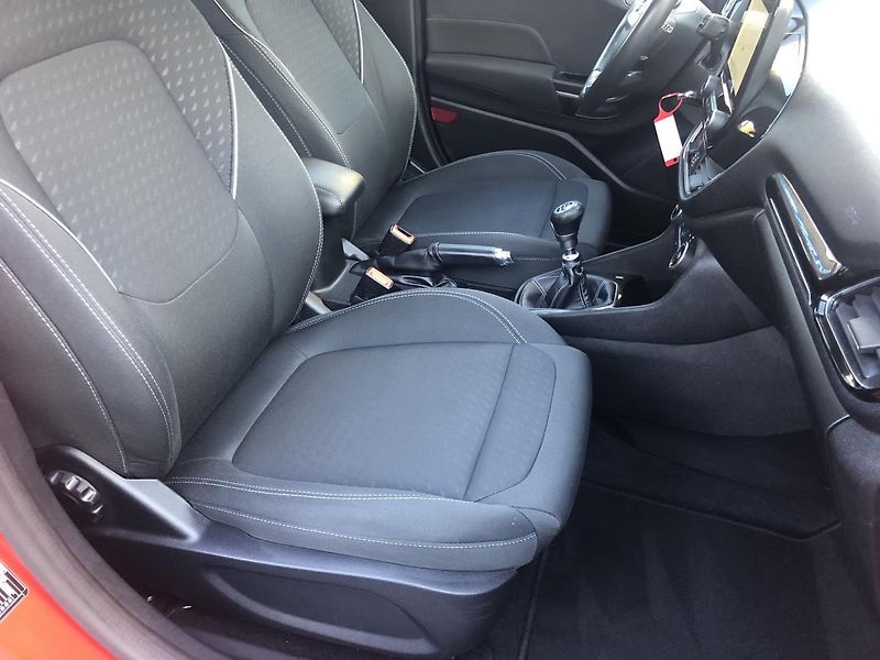 Ford Fiesta (2018) 1,0 NAVI AL kola rezervace - fotka 46 z 69