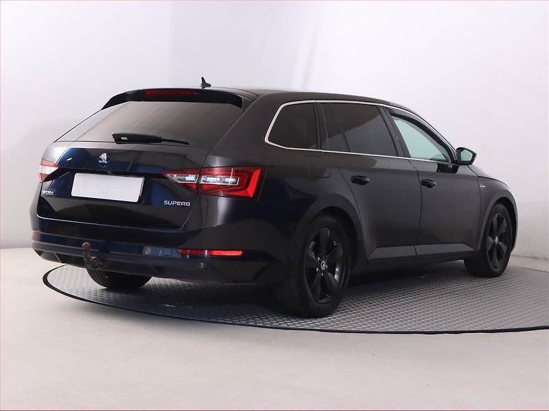 Škoda Superb (2017) 2.0 TDI, Automat, Kůže, Navi - fotka 5 z 24