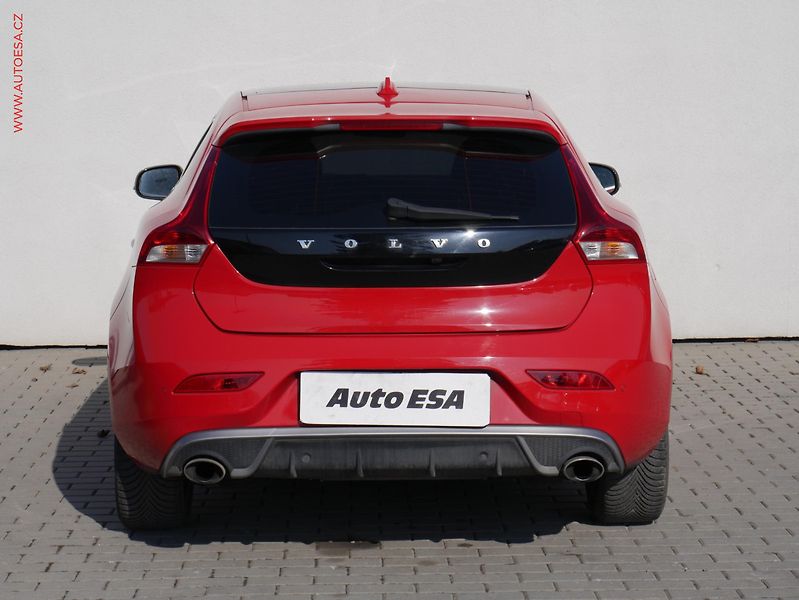 Volvo V40 (2015) 2.0 i, AT, navi - fotka 5 z 18