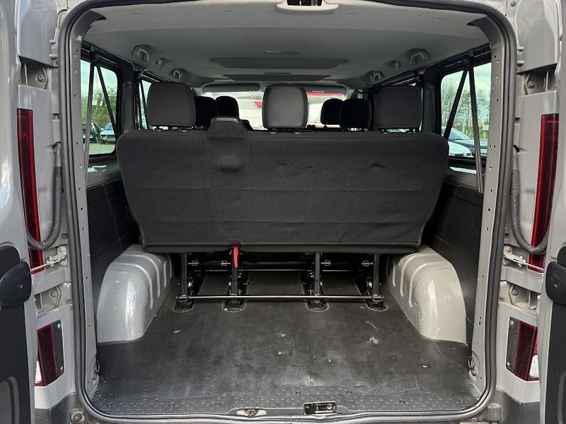 Renault Trafic 1.6dCi 89kW 9 míst ČR - fotka 19 z 20