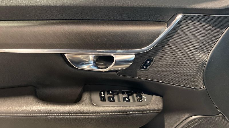 Volvo V90 Cross Country, D5 AWD Drive-E, - fotka 26 z 32