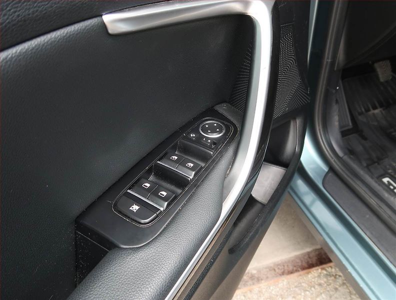 Kia Ceed (2022) Gold 1.5 T-GDI, Serv.kniha - fotka 17 z 19