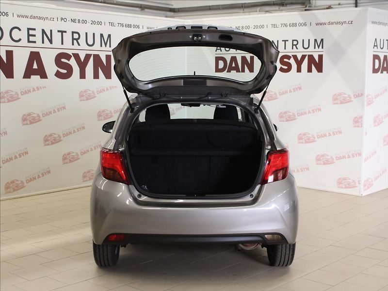 Toyota Yaris 1,5 i Hybrid Comfort At. - fotka 7 z 31