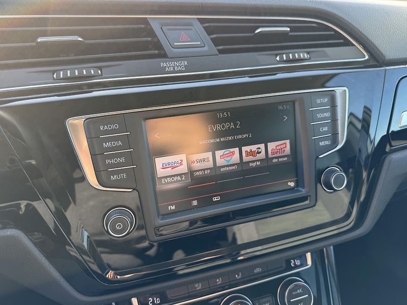 Volkswagen Touran 2.0 TDI HIGHLINE TAŽNÉ ROZVODY - fotka 20 z 41