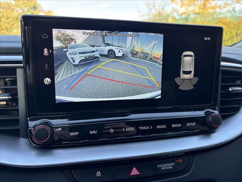 Kia Ceed 1,5 TGDi AT TOP ZÁRUKA TAŽNÉ - fotka 19 z 51