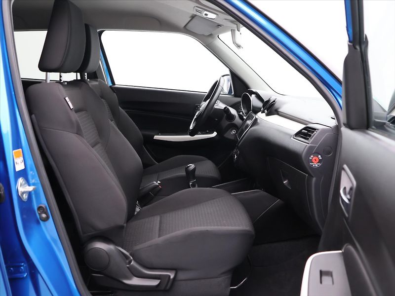 Suzuki Swift 1,2 DualJet 66kW Comfort 1.Maj - fotka 12 z 31
